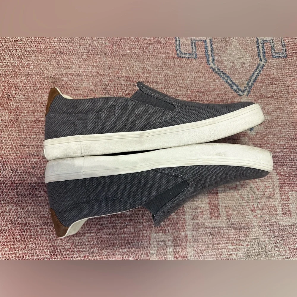 Taos slip on grey hutch hut canvas preppy sneakers men’s 9.5